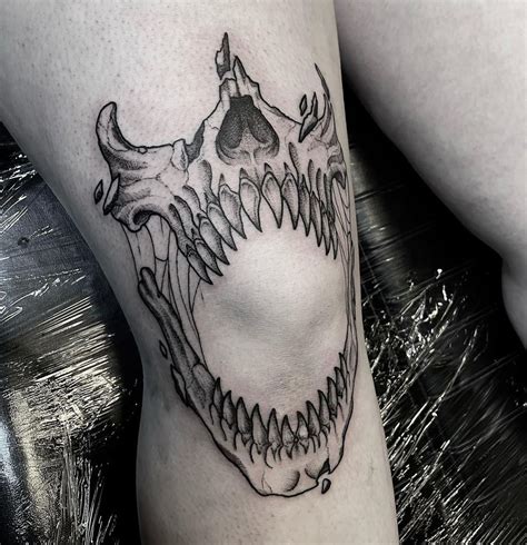 above knee cap tattoo|Unique and Creative Knee Cap Tattoo Ideas